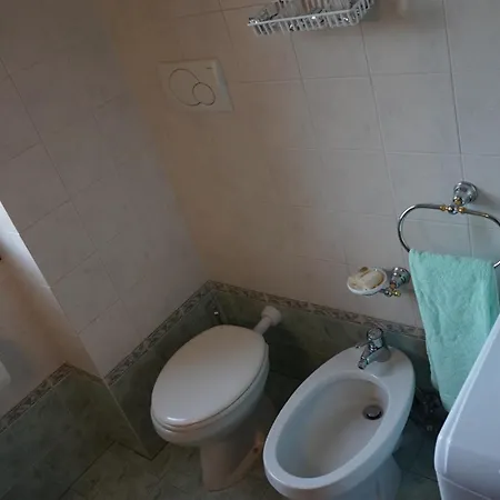 Apartamento Spacious Three-room With Terrace And Swimming Pool By Beahost