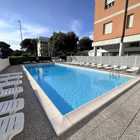 Apartamento Spacious Three-room With Terrace And Swimming Pool By Beahost Lignano Sabbiadoro