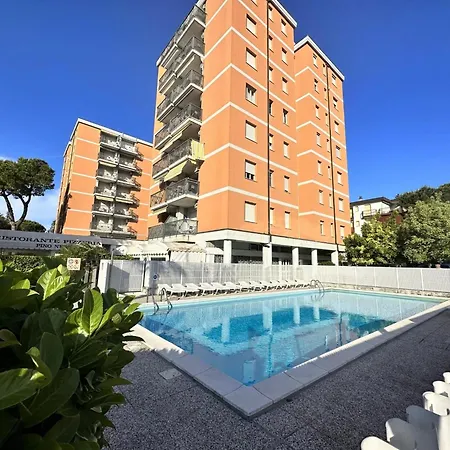 Spacious Three-room With Terrace And Swimming Pool By Beahost